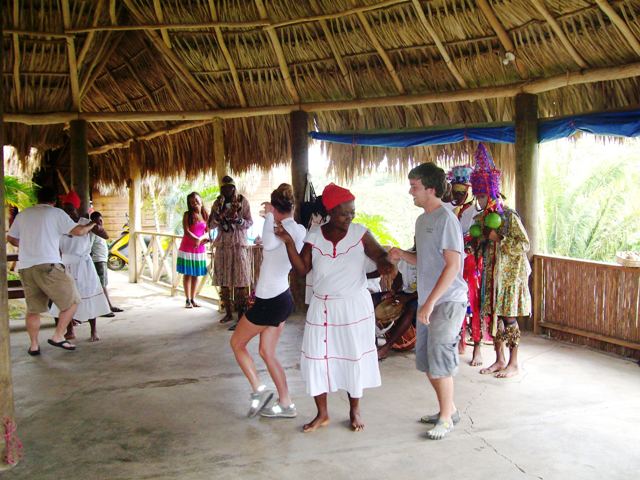 Turismo y comercialización de la cultura garífuna en Honduras